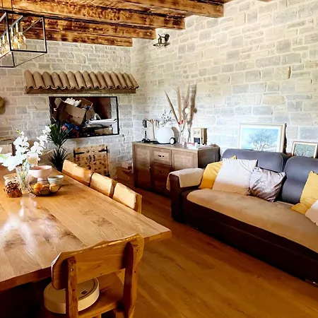 Rustic Serenity Willa Debeljak