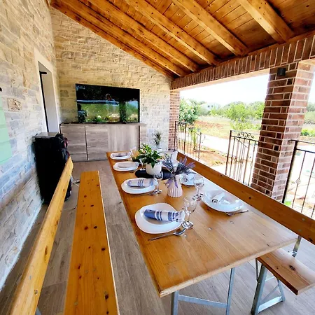 Vila Rustic Serenity